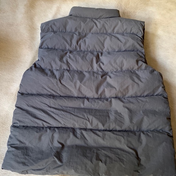 Mens GAP Brand NEW Gray Luxury DOWN Alternative Winter Puffer VEST - Picture 15 of 15